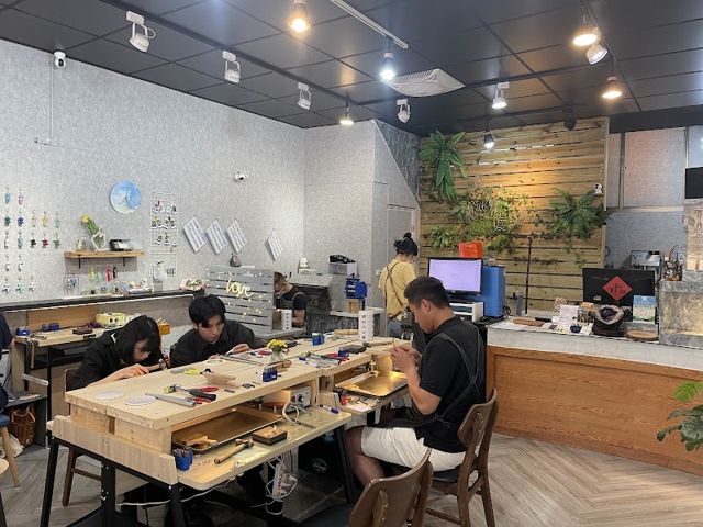 承豐珠寶自由店/鑠嫚Soulmate 金工|台中 東區 手作戒指首選 優質珠寶好評 金工體驗 銀飾 人氣金工DIY課程 網友熱門 訂做 雷射刻字 客製化 項鍊 耳環 鑰匙圈體驗 銀飾品 手環 黃金 K金 鉑金 銀飾 貴金屬檢測高價回收