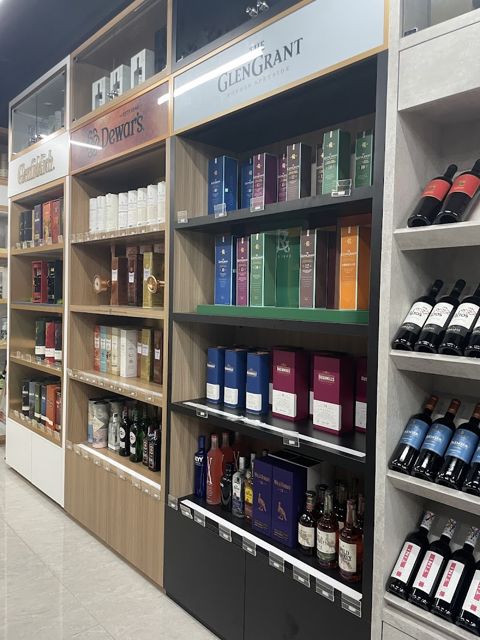 飲樂酒舍 | 菸酒專賣店 | 威士忌 | 高粱 | 海尼根 | 啤酒 | 紅酒 | 香檳 | 香菸
