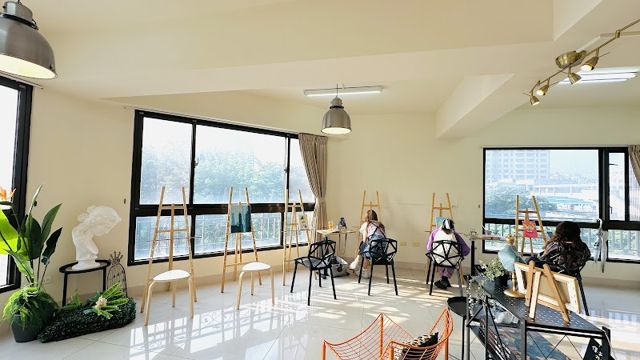 HELLO Art 藝術空間 | 兒童成人美術 | 竹北畫室