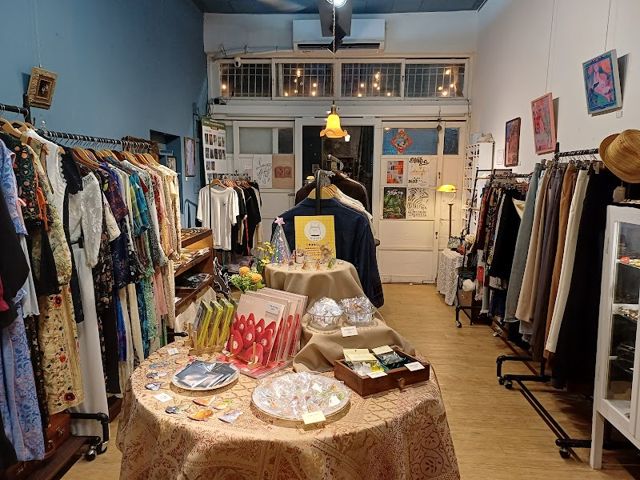 陸角銀Sixpence Gallery